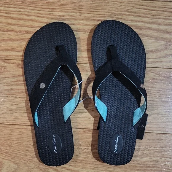 Maui and Sons Blue and Black Flip Flops - Picture 4 of 6